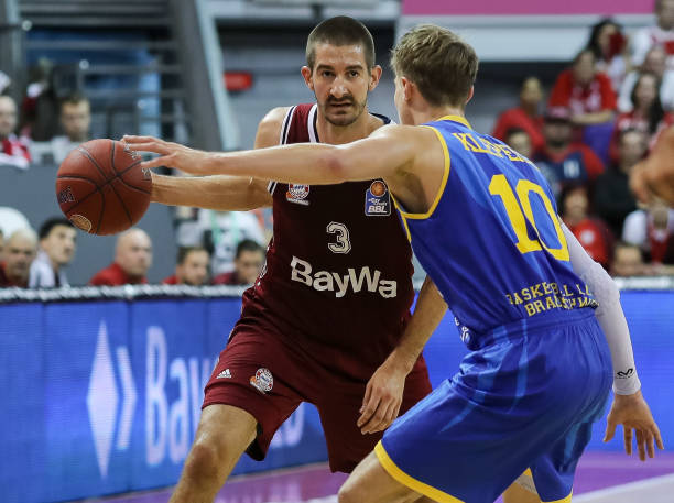 都与两侧的 都与两侧的