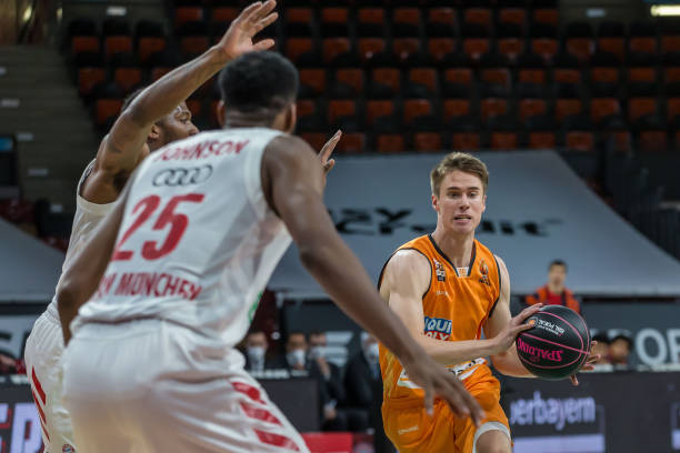 而新疆男篮 而新疆男篮